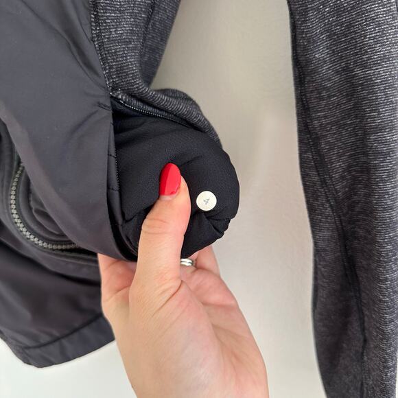 Lululemon Rebel Runner Jacket in Black / Wee Stripe Black Heathered Black 4 - Picture 10 of 15